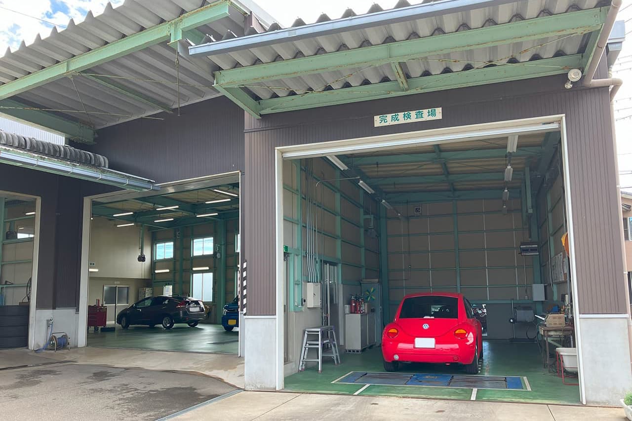 車検工場の外観